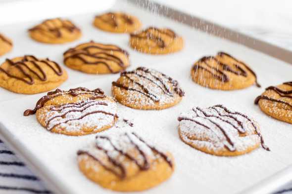 chocolate being drizzled over pumpkin snickerdoodles